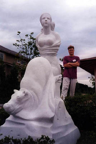 Sergio Cervietti e la sua scultura donna con ippopotamo collocata in utsunomiya (Giappone)