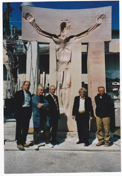 2004- Vangi Giuliano e il suo cristo in rosso Verona per la chiesa di Papa Giovanni XXIII progettata dall'architetto Mario Botta , Seriate Bergamo